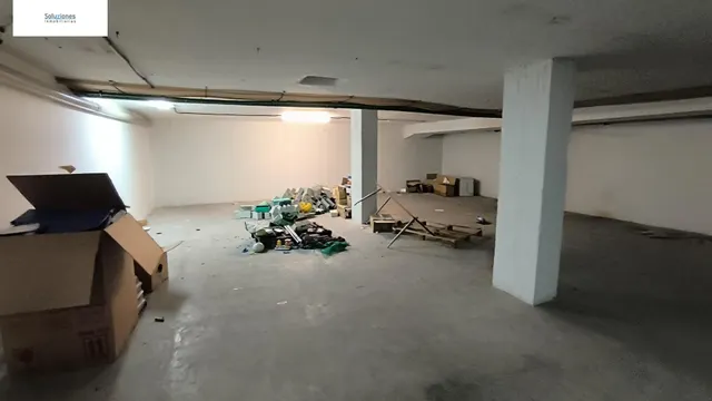 LOCAL DE 1100 M2 EN ZONA FERIA — 30