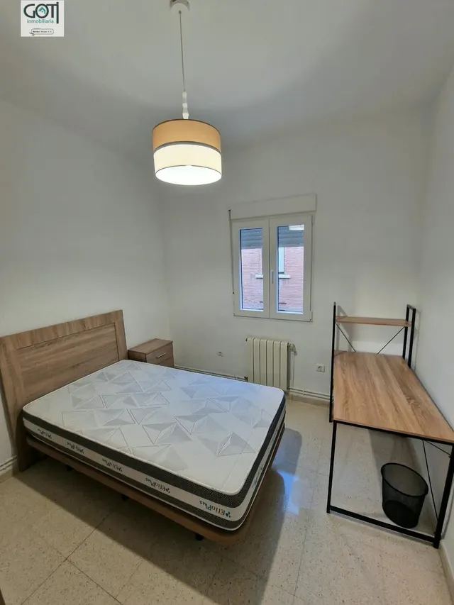 Amplio y Luminoso Piso en el Corazón de Granada por €900 — 14