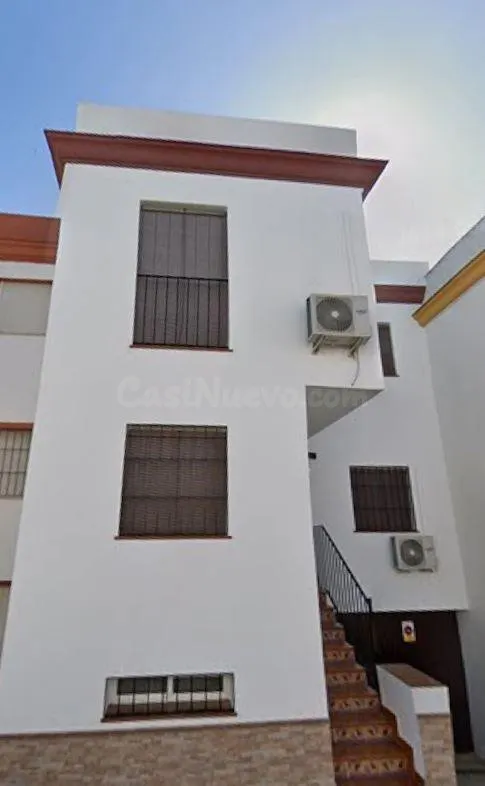 SE VENDE casa adosada OKUPA en Calle Parroco Domingo V Leon 