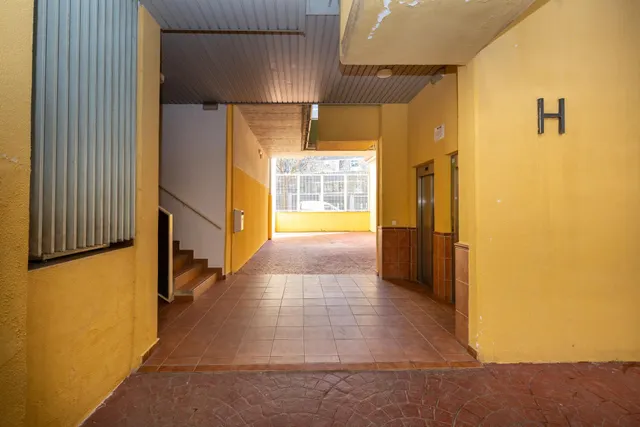 Planta baja con terraza privada, 3 dormitorios, 2 baños y garaje — 26