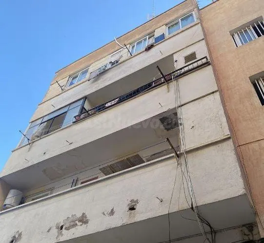 SE VENDE piso OKUPA en C CORRIDAS 1 de Almería - foto 3