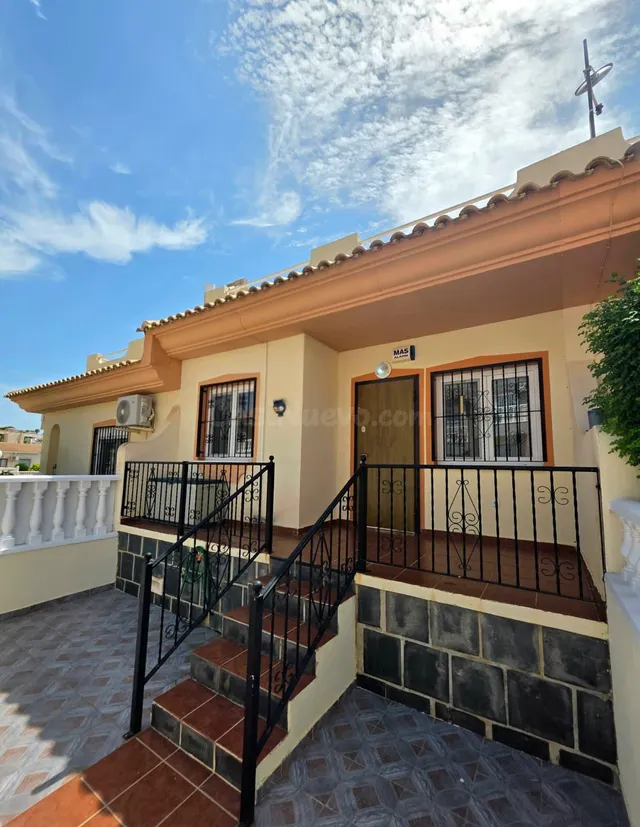 Casa de una planta con 2 dormitorios, un enorme solárium pri