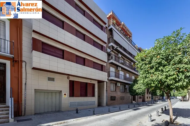 Ático dúplex junto Alhamar con 2 garajes y 2 trasteros — 34