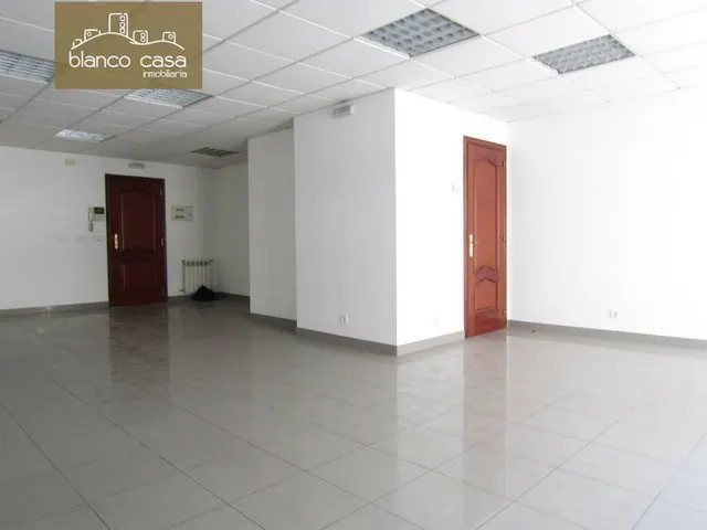 Alquiler de local para oficina de 66m2 en calle peatonal y comercial por 385€/mes — 5