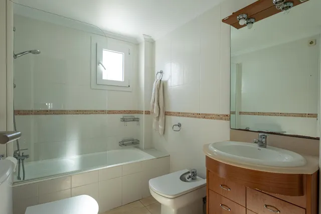 Encantadora vivienda unifamiliar con patio privado, piscina y vistas al mar en Cala Millor. — 25