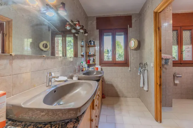 Mansión residencial: Privacidad, naturaleza y gran potencial en Villanueva de la Cañada — 28