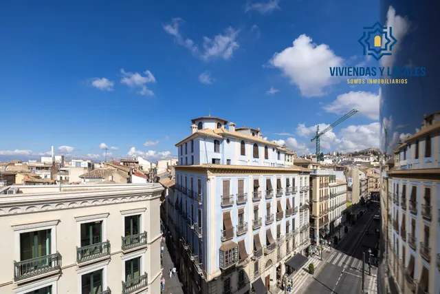 GRAN PISO EN PLAZA DEL CARMEN FRENTE AL AYUNTAMIENTO. — 50