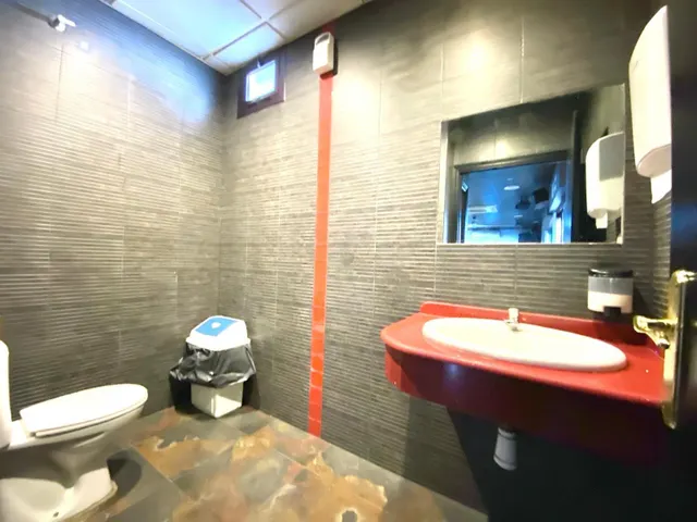 Negocio de hostelería en primera línea — 20