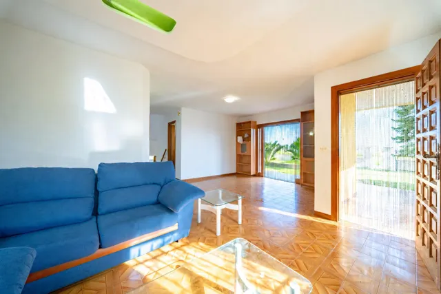 Chalet en primera línea de playa en torrenostra: una oportunidad para crear tu hogar junto al mar — 10