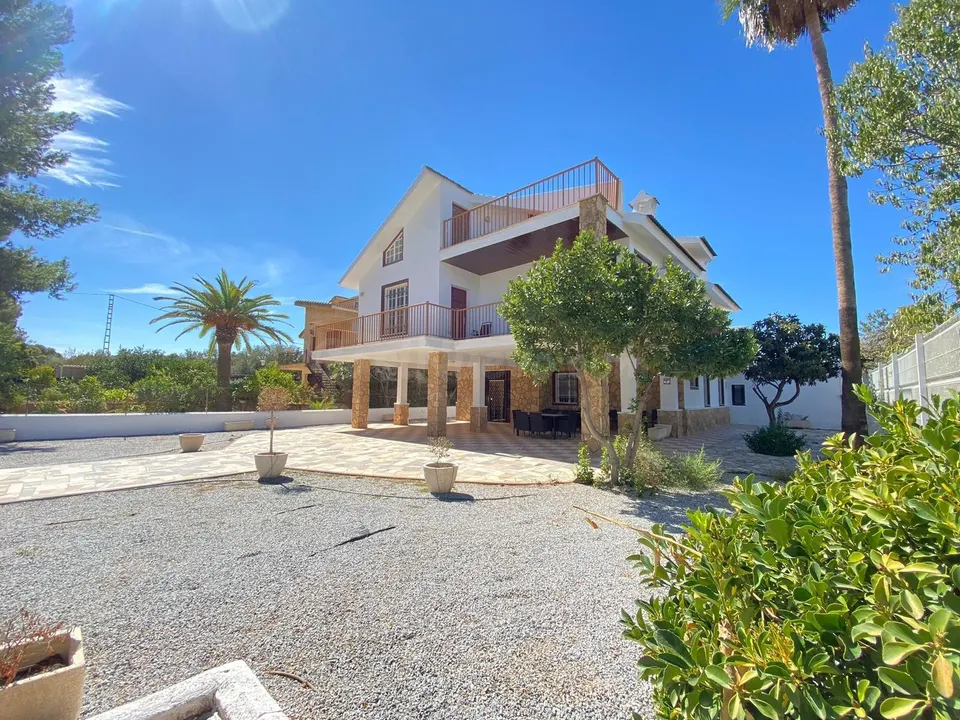 VILLA RURAL EN PURIAS