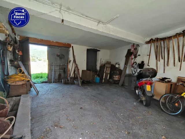 **se vende casa en Noceda del bierzo** — 18
