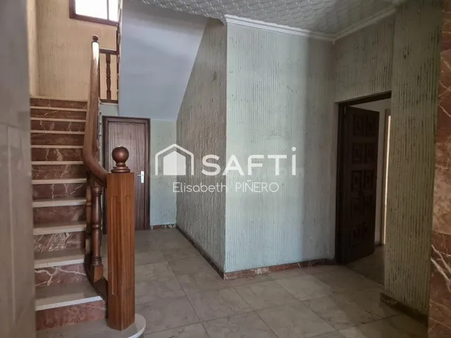 Impresionante bajo con carácter de casa y potencial de negoc - foto 3