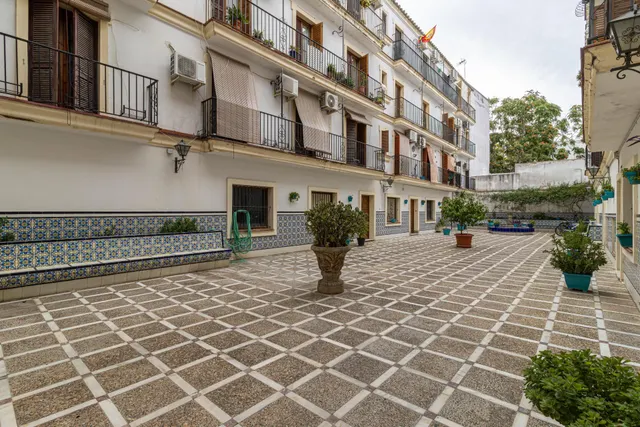 ¡Excelente oportunidad en pleno centro! Espacioso y luminoso piso de 4 dormitorios con garaje subterráneo! — 49