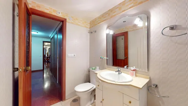 Amplio piso de 141 m2 con cochera y trastero en calle Gonzalo Ximénez de Quesada — 42