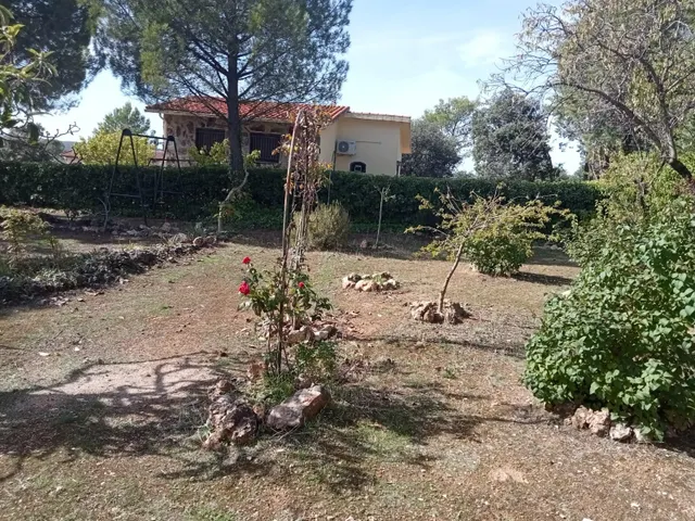 Chalet independiente de una planta con solárium, trastero y jardín consolidado — 15