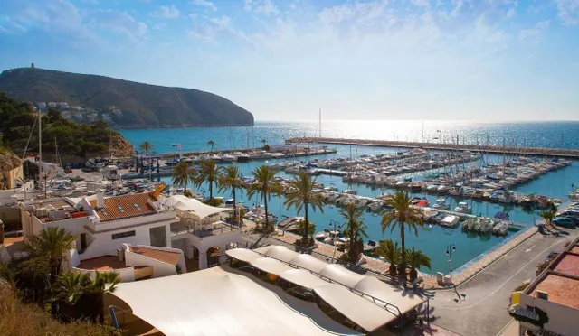 Villa de lujo con 4 dormitorios y piscina privada en Moraira — 18
