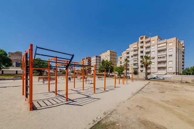 Bungalow sin vecinos arriba de 1 dormitorio con patio en Nueva Torrevieja — 19