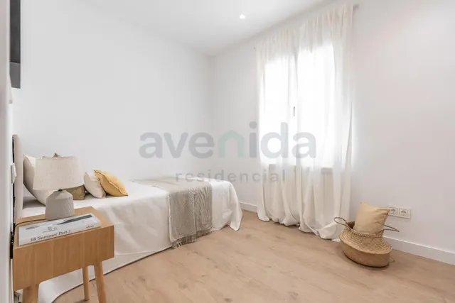 Elegante vivienda reformada de 3 dormitorios en Calle Bailén — 30