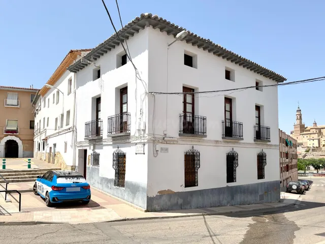SE VENDE CASA DE PUEBLO DE TRES PLANTAS Y 7 DORMITORIOS EN A