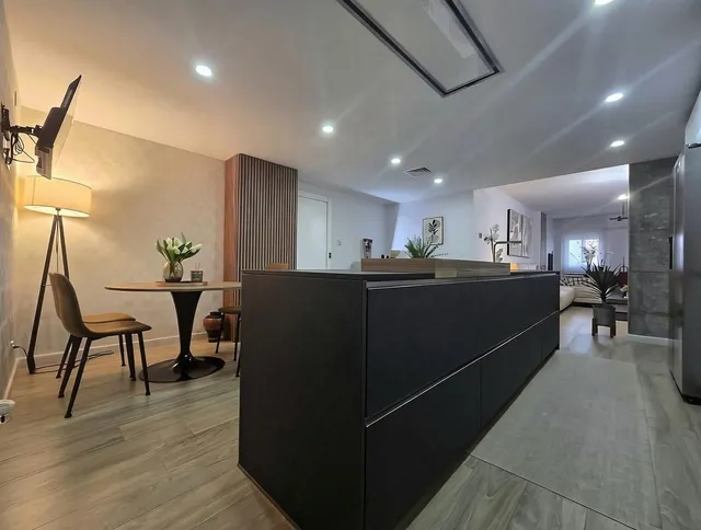 Exclusiva residencia de diseño en Primera Linea de Playa: luz mediterránea, amplias estancias y terraza frente al mar en la zona más codiciada de Málaga — 6