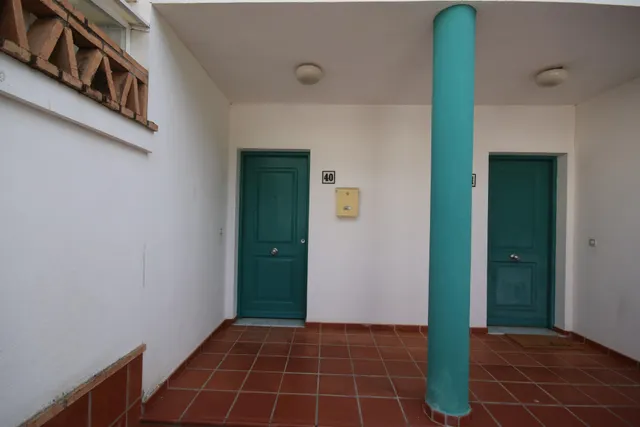 Exclusivo adosado de 3 plantas en Hoyo 14 junto al Campo de Golf – Nuevo Portil — 41
