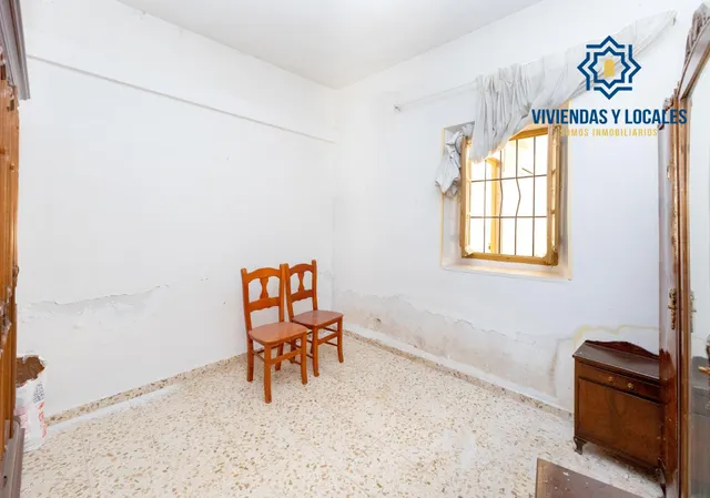 ¡CASA EN UNA SOLA PLANTA, CREA TU VIVIENDA IDEAL EN ALBOLOTE! Casa en una sola planta con patio, garaje y un gran potencial. — 18
