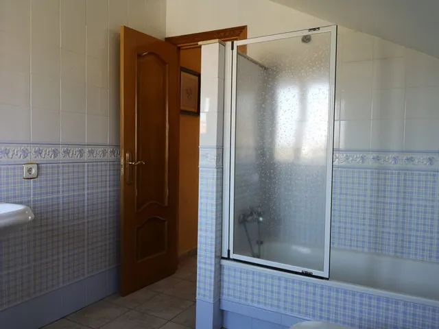 Urbis te ofrece un espectacular terreno con chalet en venta en Ciudad Rodrigo, Salamanca. — 41