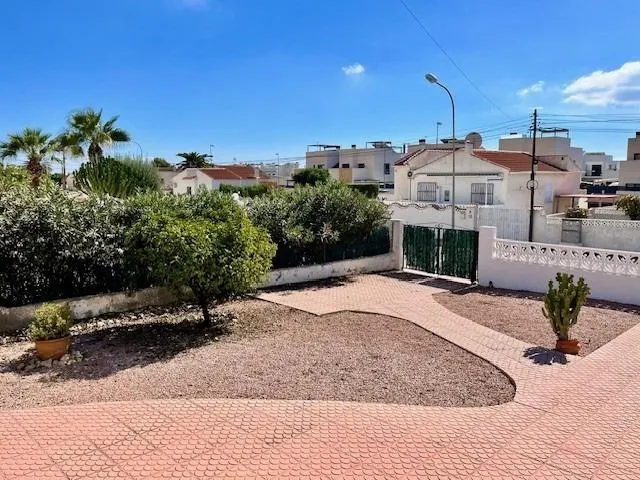 Villa independiente orientada al sur con piscina privada en un terreno de 502 m2 – Ciudad Quesada — 20