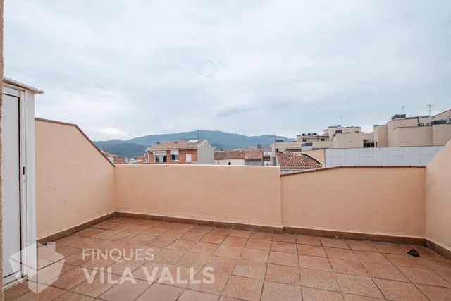 Piso dúplex en pleno centro de Caldes. Ascensor, terraza, 2 balcones y parking incluido. — 21