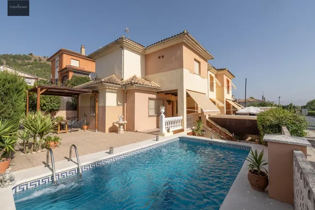 EXCLUSIVA VIVIENDA CON PISCINA PRIVADA EN URBANIZACIÓN "EL TORREÓN" EN ALBOLOTE. — 45