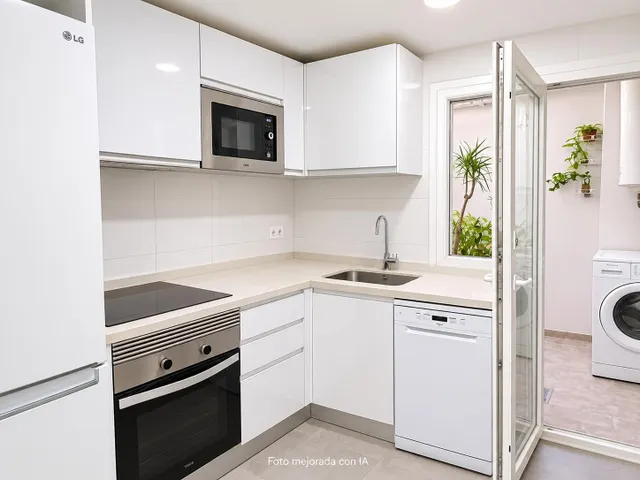 Tu vivienda en Triana: bajo de esquina reformado, 3 dormitorios y patio — 8
