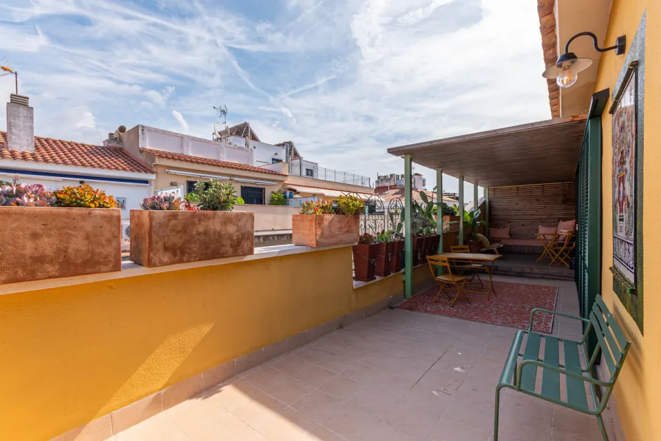 Exclusivo Ático reformado con amplia terraza en el Corazón de Sitges