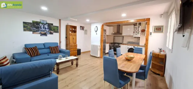 VIVIENDA DE 3 DORMITORIOS, ZONA DE ESTUDIO Y DOS CUARTOS DE  - foto 2