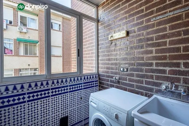 Espacio, luz y comodidad en una vivienda con grandes posibilidades en zona Alcampo — 9