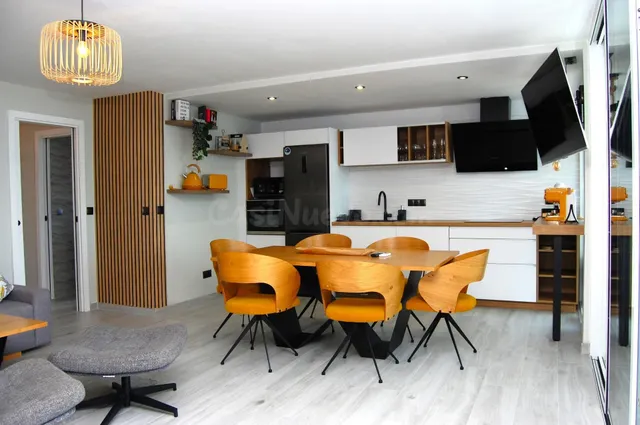 PISO EN VENTA EN FUENGIROLA, FRENTE AL PUERTO DEPORTIVO — 3