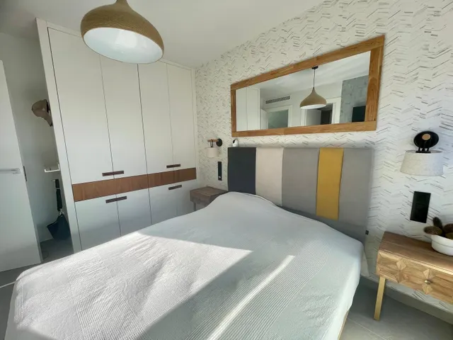 Chalet adosado de lujo con garaje privado y vistas al mar en Guardamar Hills — 11