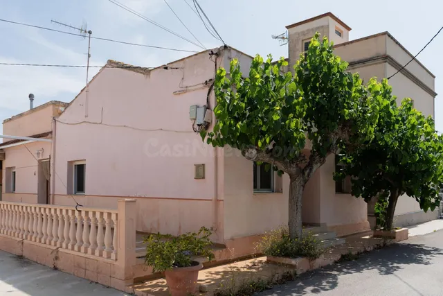 Casa en Deltebre (Jesus y Maria), con amplio terreno, almace