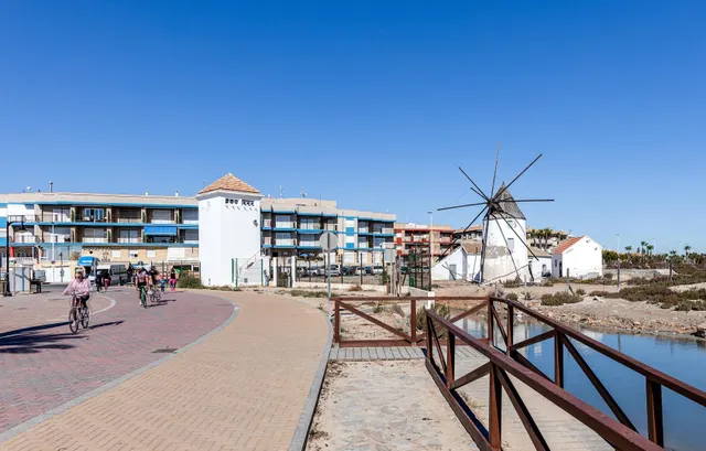 CHALET SEMINUEVO CON VISTAS AL MAR, PISCINA PRIVADA Y COCINA DE VERANO – LA TORRE DE LA HORADADA — 47