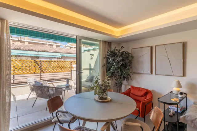 Impresionante Vivienda de Lujo con Diseño Moderno y Comodidades Exclusivas — 24