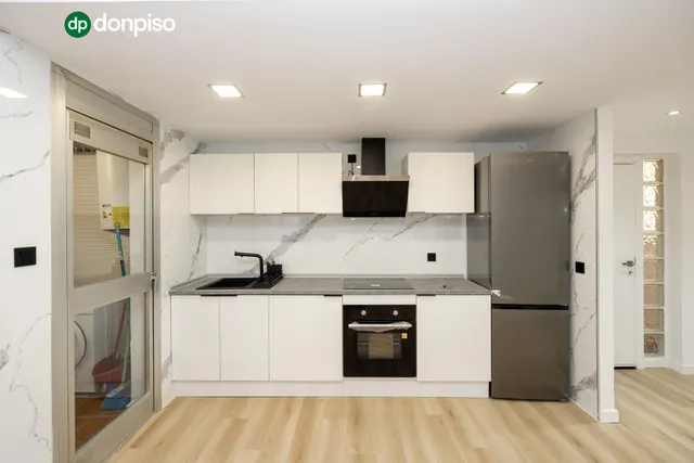 Planta baja con terraza privada, 3 dormitorios, 2 baños y garaje — 7