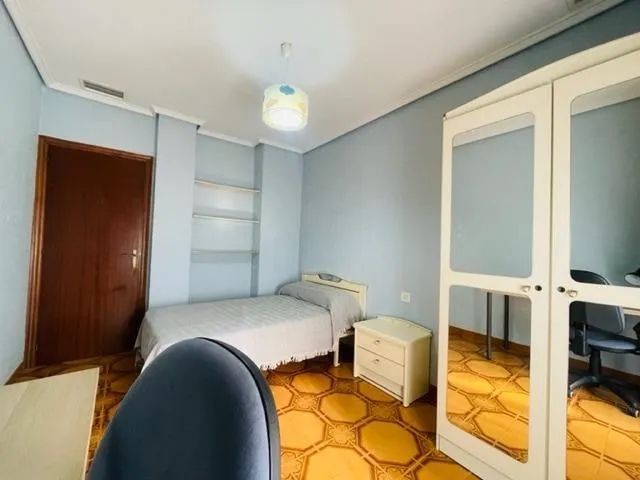 Piso de 4 habitaciones enfrente de la universidad — 4