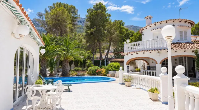 1.600 M2 DE PARCELA PARA UNA PROPIEDAD QUE YA NO CABE EN LA PALABRA “CHALET .!! — 32