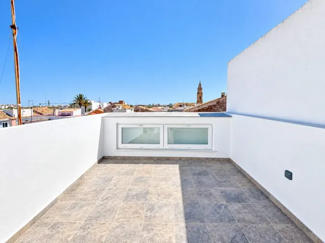 CASA DE DISEÑO A ESTRENAR CON GARAJE EN PILES CONSTRUIDA EN 2024. PISCINA CHILLOUT PRIVADA. — 19