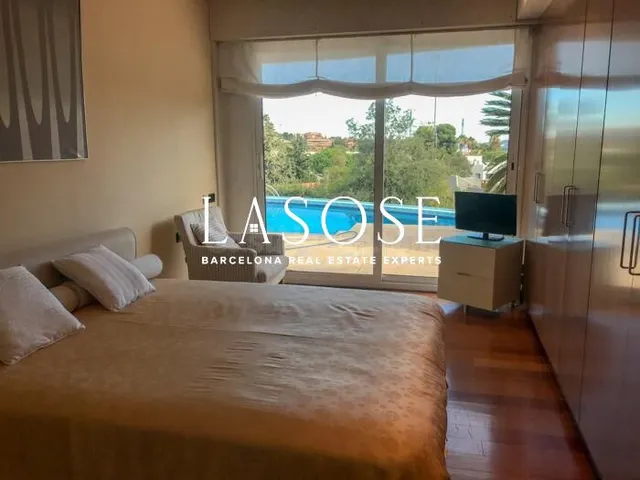 Lujosa casa con piscina en Esplugues - foto 4