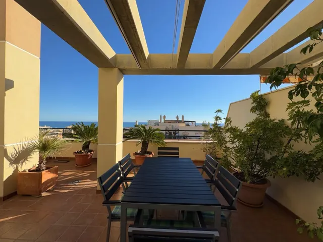Ático Con Impresionantes Vistas Al Mar Y Cuatro Dormitorios En Torremolinos — 7