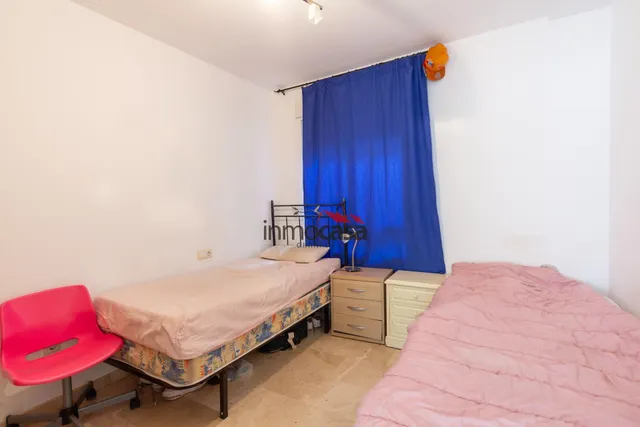 PISO EN EL CENTRO DE ARMILLA, CON GARAJE  Y TRASTERO. — 27