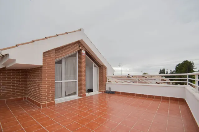 Unifamiliar pareada en rebites, con patio, solárium y garaje — 29
