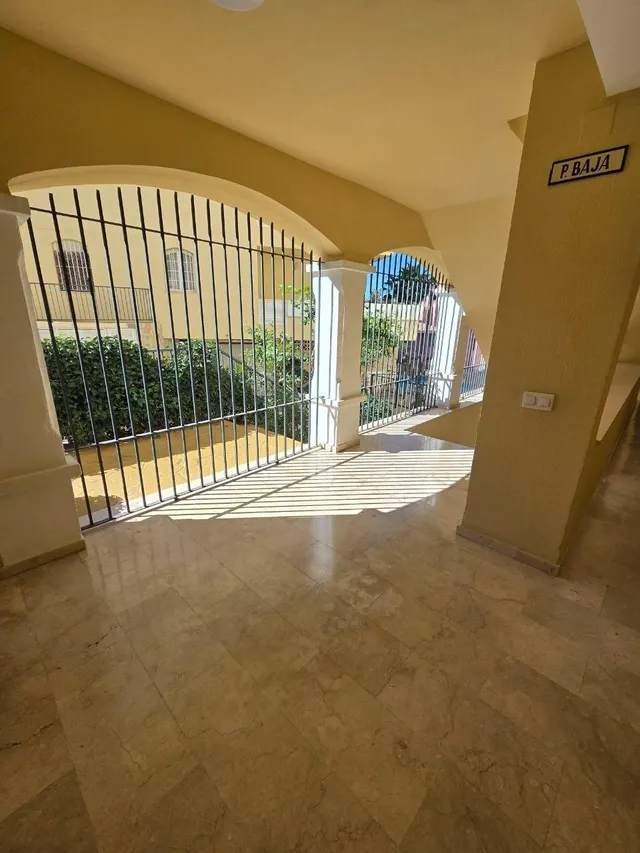 Bajo con terraza de 24 m2 y vistas al golf en Royal Golf Riviera, Riviera del Sol — 26