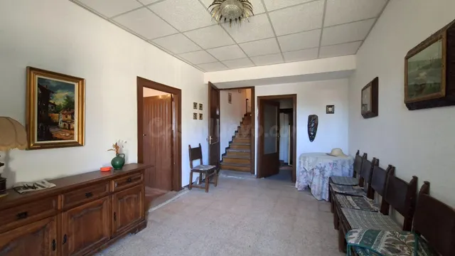 Espacio, jardín y potencial: una casa única en El Royo. - foto 3