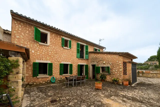 Finca mallorquina con carácter, jardín mediterráneo y vistas a la Serra de Tramuntana · Biniali — 44